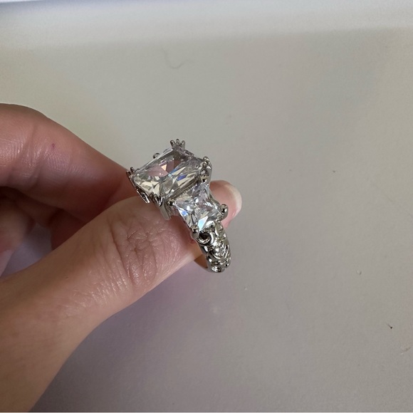 CRYSTAL DREAM AAA Cubic Zirconia Ring GIFT size 7 - Picture 8 of 10